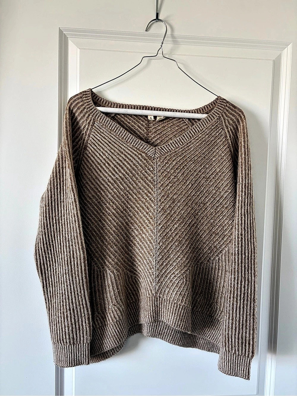 MOTH by Anthropologie Cashmere V-Neck Sweater Size Medium Like New